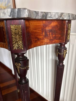 Mesa auxiliar mármol y madera