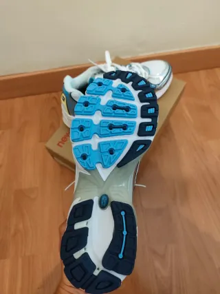 Tênis New Balance 740 Azul e Branco