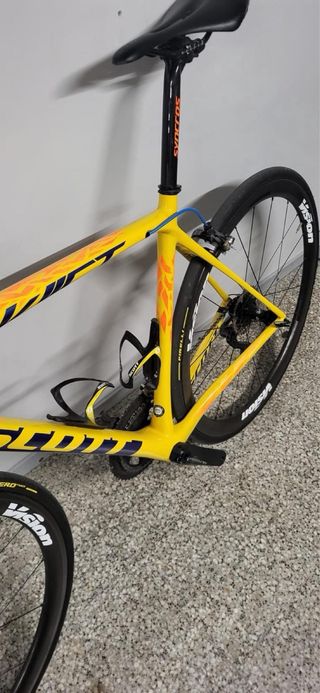 Bici da Strada Scott ADICT Carbono