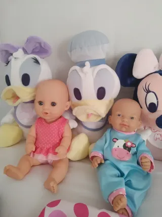 Lote 19 muñecos y peluches variados