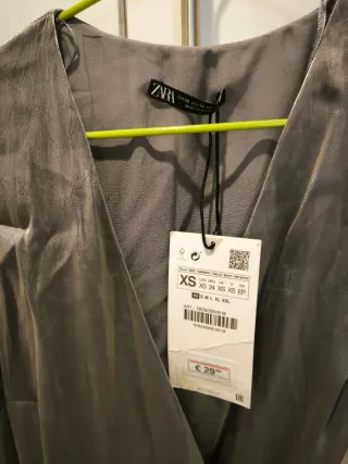 Vestido fiesta plateado Zara