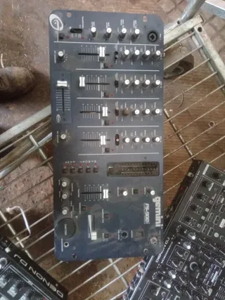 Mixer DJ Gemini e Denon DJ