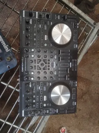 Mixer DJ Gemini e Denon DJ
