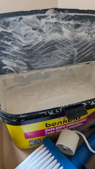 Kit cola papel pintado y herramientas