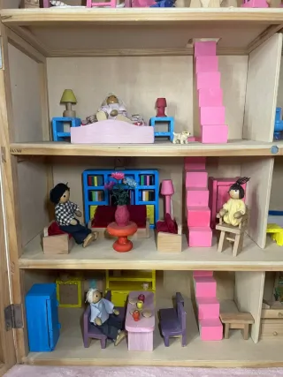 Casa de muñecas de madera