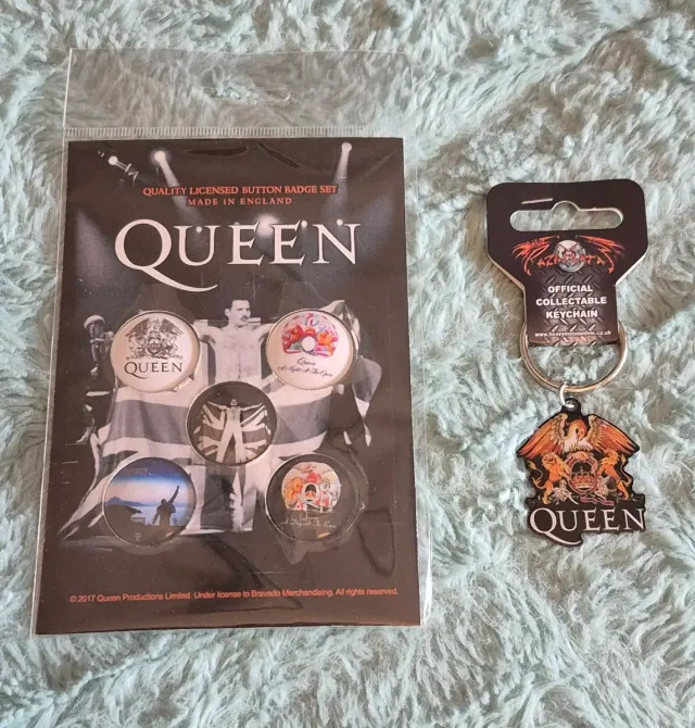 Queen Conjunto de Crachás e Porta-chaves