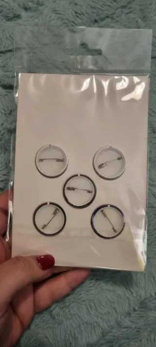 Queen Conjunto de Crachás e Porta-chaves