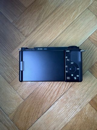 Sony ZV-E10 con accesorios