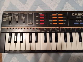 Órgano Casio PT-82