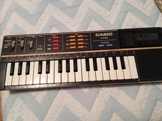 Órgano Casio PT-82
