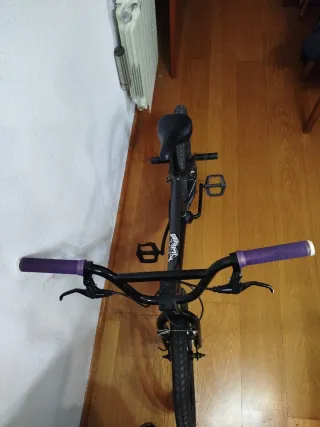 Bicicleta BMX Negra