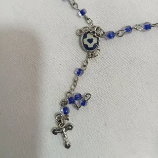 Rosario antiguo de metal con crucifijo