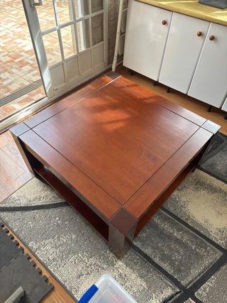 Mesa de comedor 1x1m color cerezo