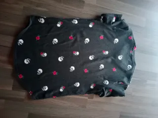 Camiseta Hollister Calaveras y Rosas Negra