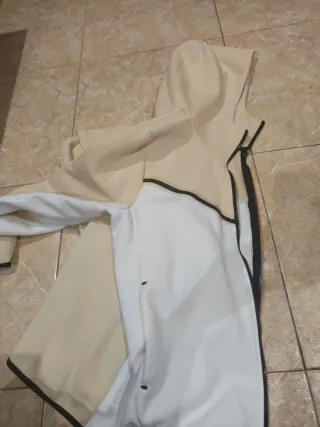 Chándal Nike Tech Beige y Blanco