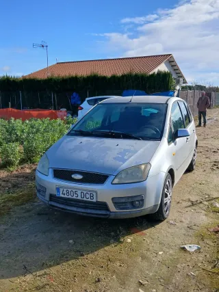 Ford C-MAX 2004 bomba de agua averiada