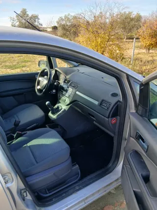 Ford C-MAX 2004 bomba de agua averiada