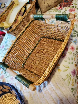 2Cestas mimbre grandes azul y marrón y regalo otr