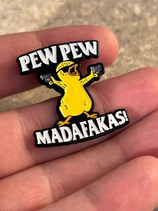 Pin Estilo "Pew Pew Madafakas!" - Novo, Selado