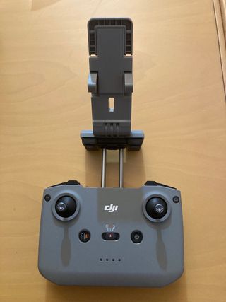 Dron DJI Mini 4 Pro con mando y accesorios