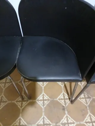 Mesa y 4 sillas comedor