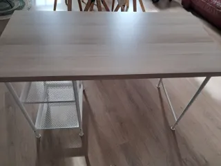 Escritorio IKEA madera y metal