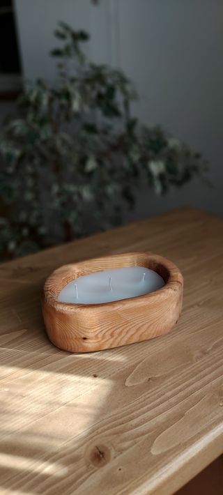 Vela rústica de madera blanca