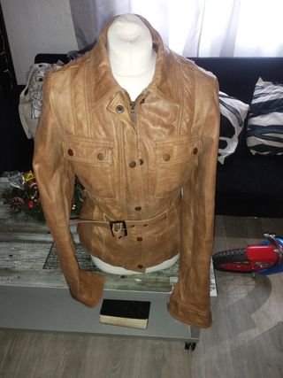 Chaqueta de cuero marrón