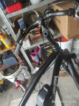 Bici elettrica con motore nel mozzo