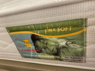 Canapé y colchón viscoelástico beige NEGOCIABLE.