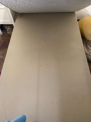 Canapé y colchón viscoelástico beige NEGOCIABLE.