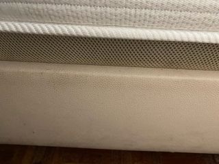 Canapé y colchón viscoelástico beige NEGOCIABLE.