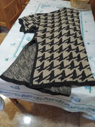 Chaqueta poncho con capucha