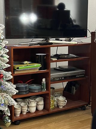 Mobile TV in legno in buone condizioni