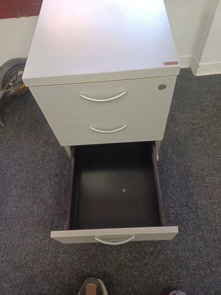 Cajonera gris con 3 cajónes