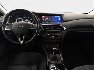 INFINITI Q30 1.5D PREMIUM