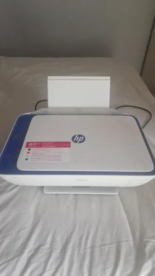 Impresora HP Deskjet 2630 azul y blanca