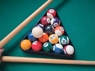 Tavolo da biliardo con accessori