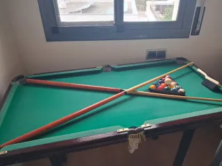 Tavolo da biliardo con accessori