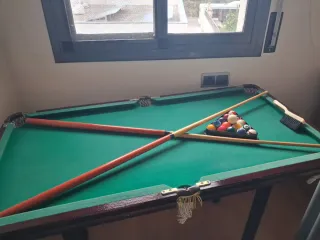 Tavolo da biliardo con accessori