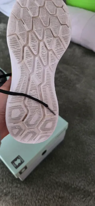 Zapatillas Fila Negras y Amarillas