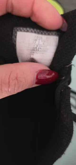 Zapatillas Fila Negras y Amarillas