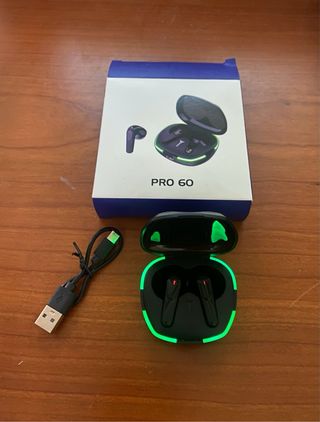 Auriculares Inalámbricos Negros con Luces Verdes