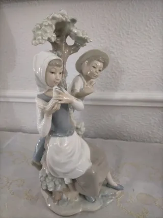 Nao Lladró Niños con Paloma Porcelana.