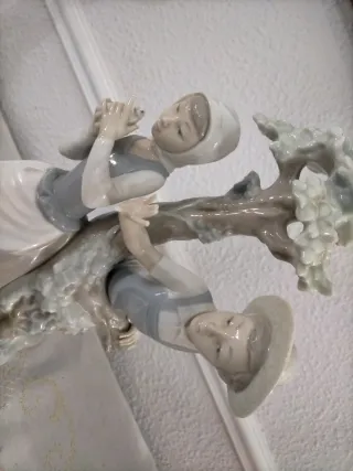 Nao Lladró Niños con Paloma Porcelana.