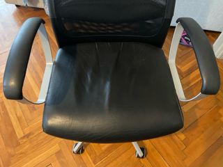 Silla de oficina ergonómica negra