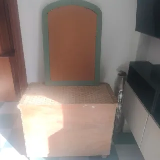 Cómoda de mimbre con espejo