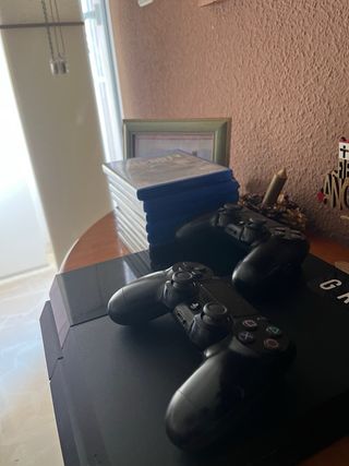 PS4 (PlayStation 4) Negra + Juegos