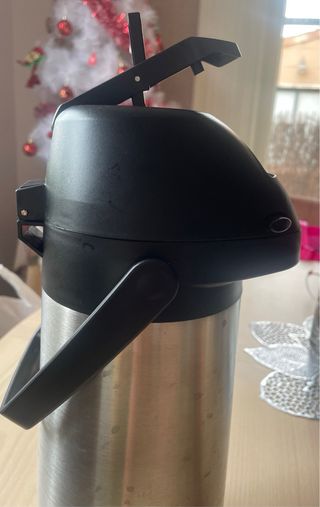 Termo 2.5L sin usar, con asa