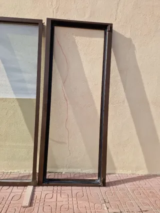 Puerta aluminio con rotura puente térmico 240x0,97